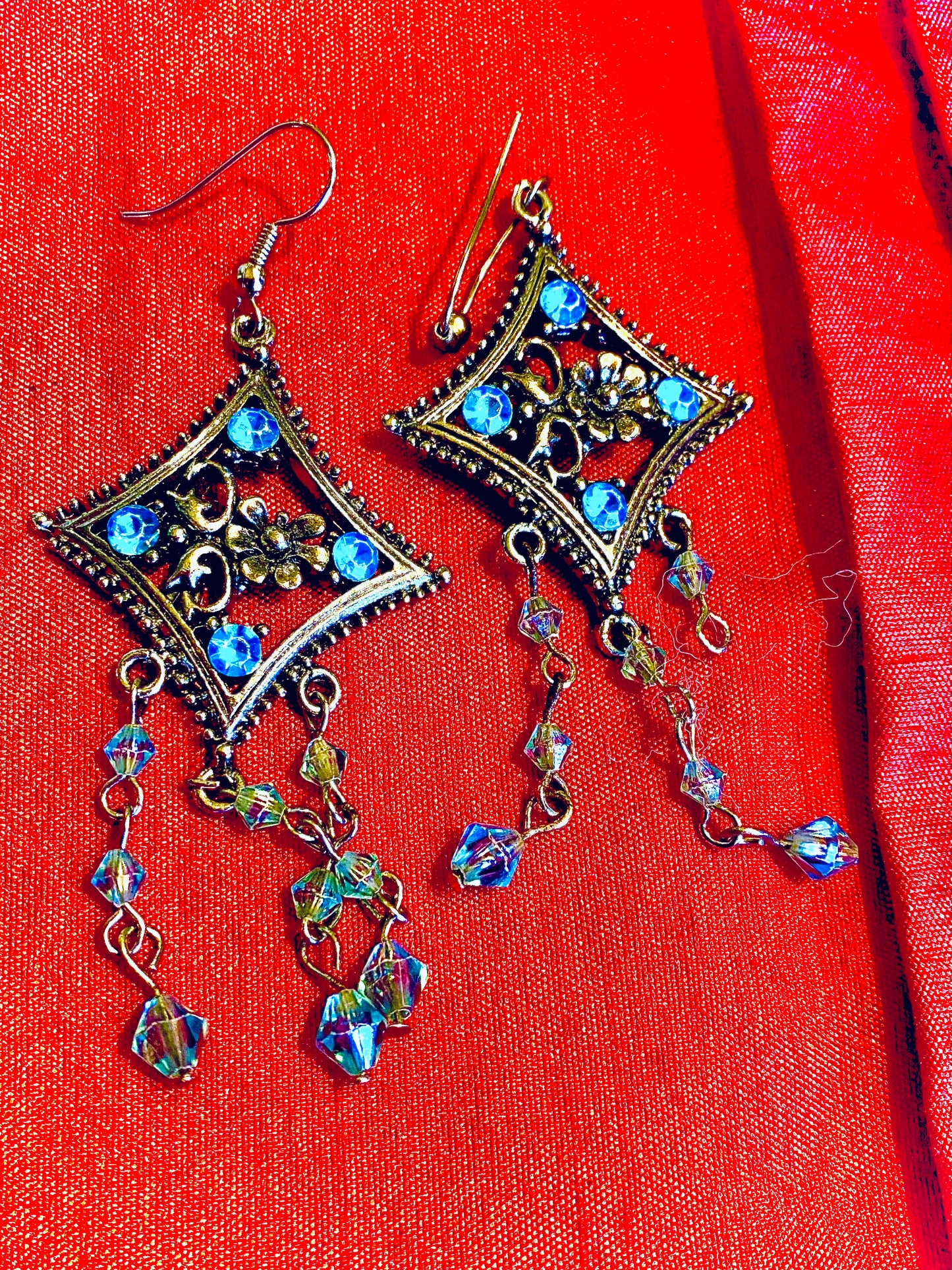 TEARDROP BLUE BEADS IN SILVER EARRINGS 2" / SB038