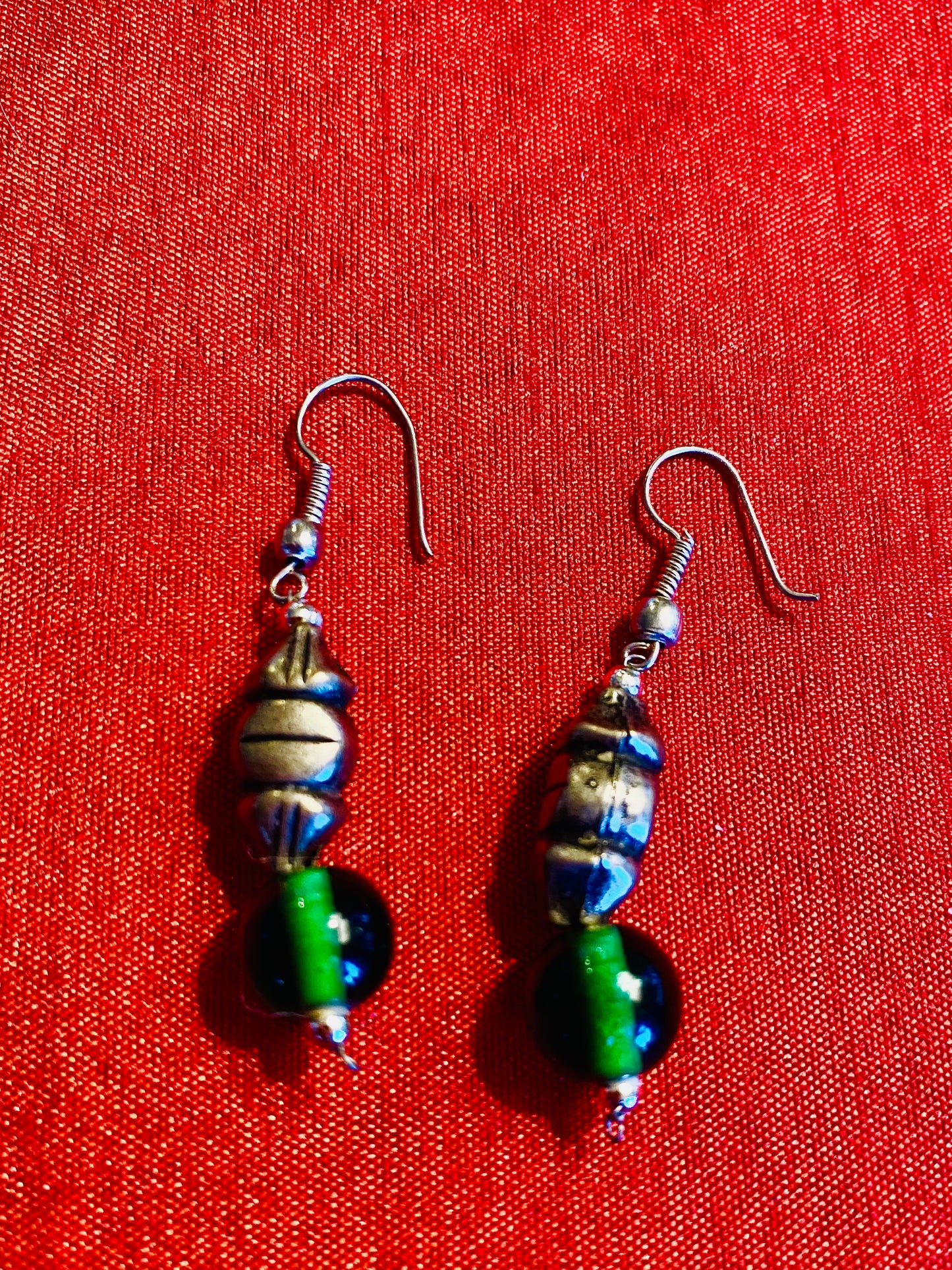 SILVER WITH DARK GREEN STONE EARRINGS 1.5"/ SB059
