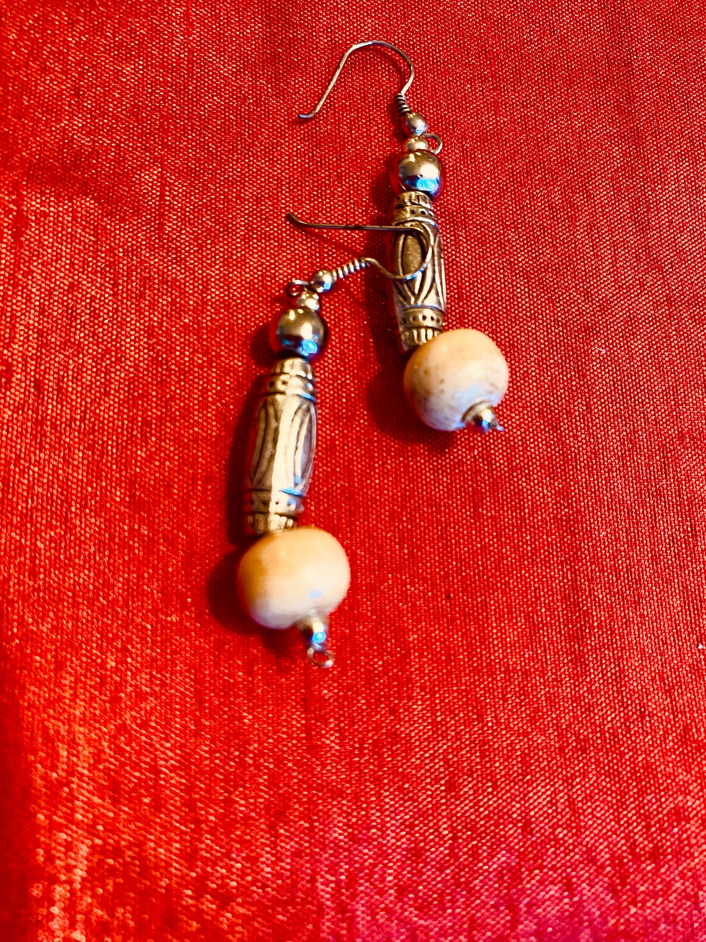 SILVER WITH IVORY BEAD EARRINGS 1.5" / SB047