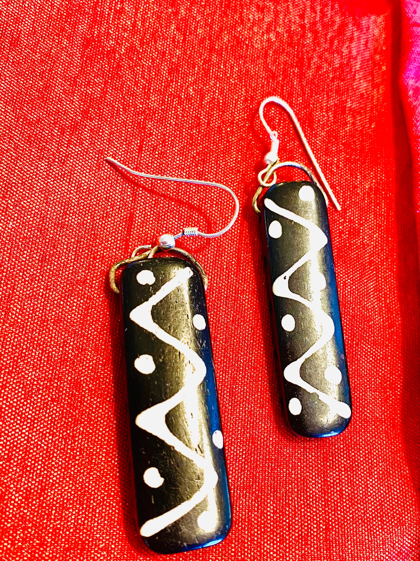 BLACK & WHITE EXOTIC EARRINGS 2" / SB035