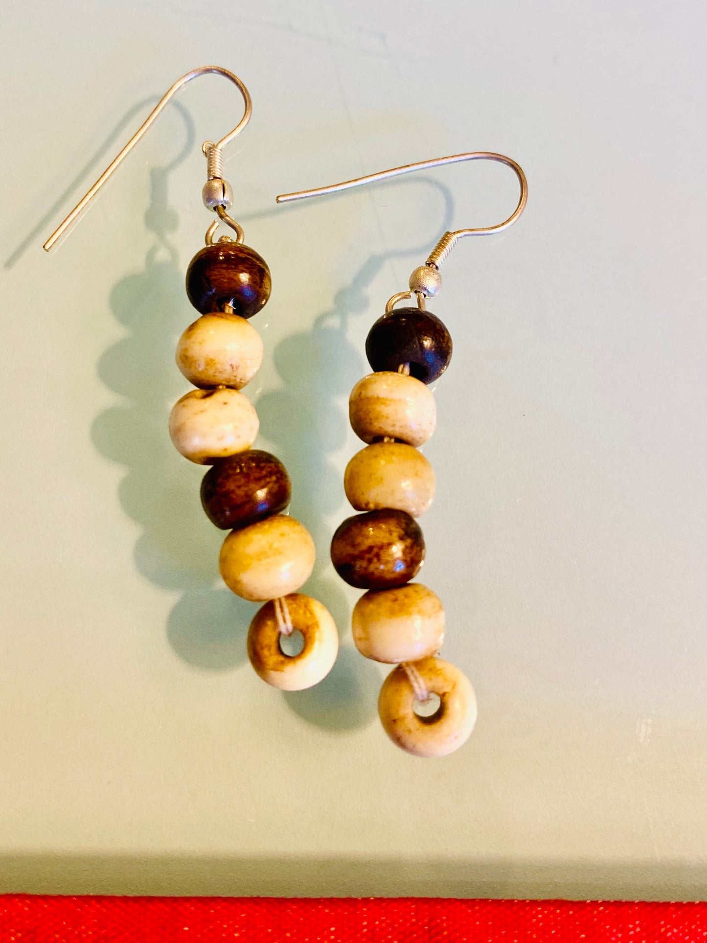 IVORY AND BROWN BEADED EARRINGS 1.5"/ SB057