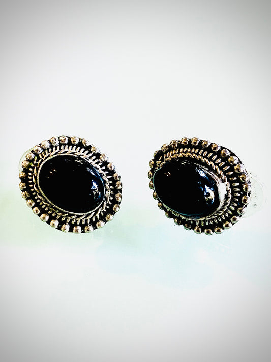 SILVER WITH BLACK ONYX STONE STUDS APPROX. .5" DIAMETER/ SB062