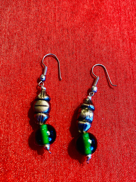 SILVER CYLINDER GREEN STONE EARRINGS 1.5"/ SB060