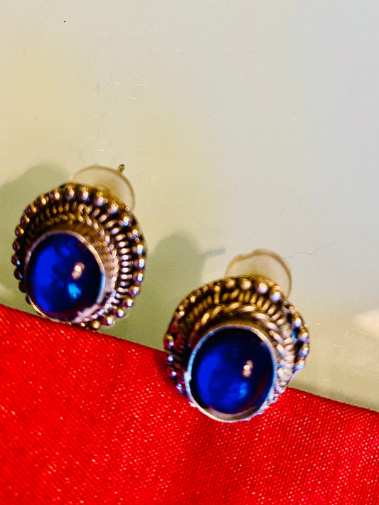 SILVER WITH ROYAL BLUE STONE STUDS APPROX. .5" DIAMETER/ SB061